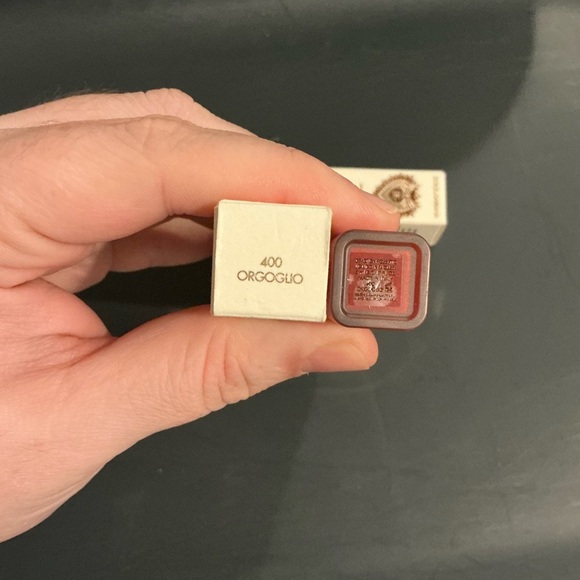 Dolce & Gabbana Devotion Liquid Lipstick-No Transfer Matte Lip #400 Orgiguo Red - Picture 3 of 4